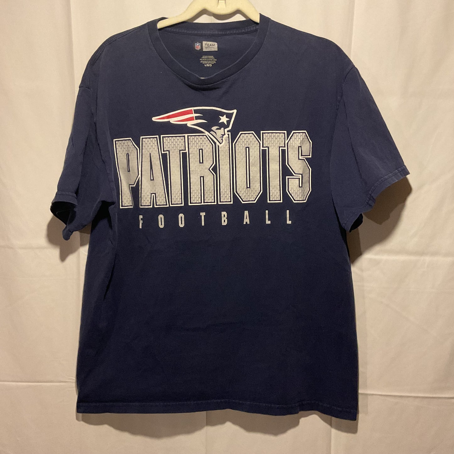 (L) NFL New England Patriots Football T-Shirt NFL TEAM APPAREL BRAND