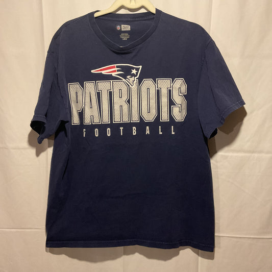 (L) NFL New England Patriots Football T-Shirt NFL TEAM APPAREL BRAND