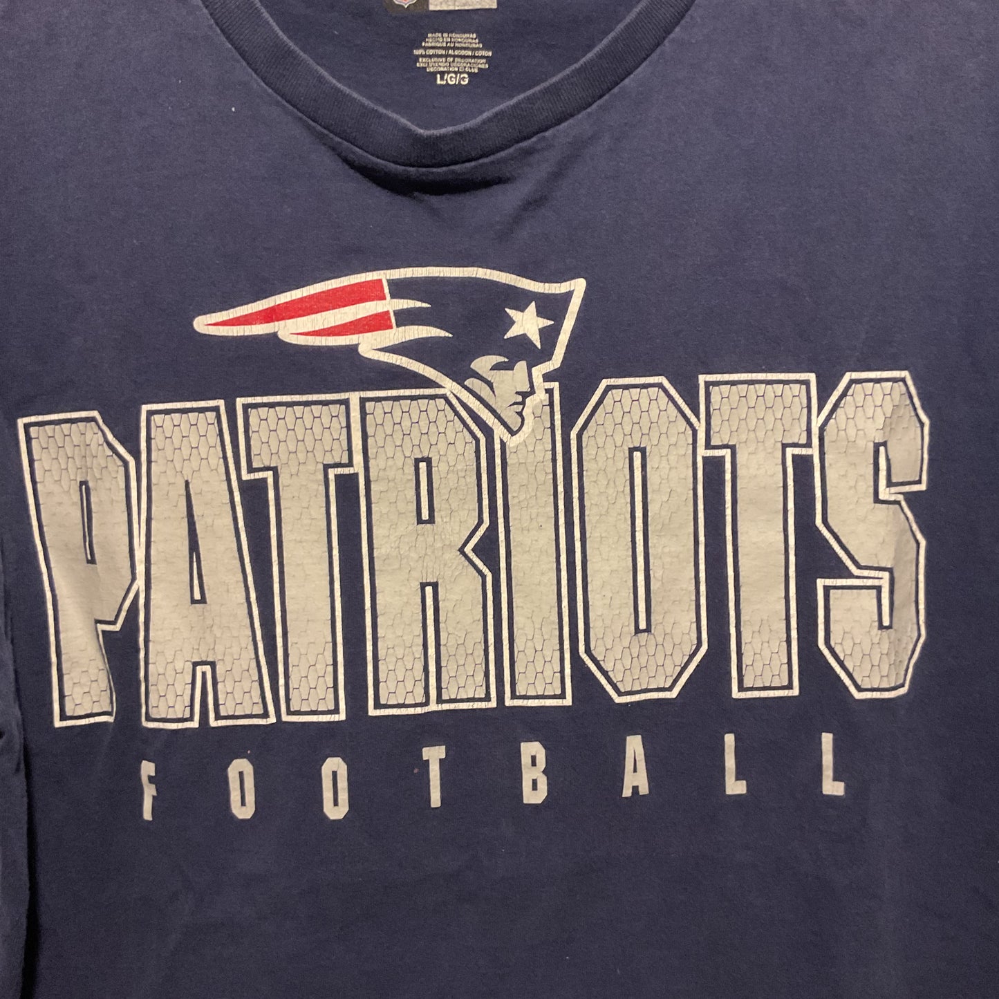 (L) NFL New England Patriots Football T-Shirt NFL TEAM APPAREL BRAND